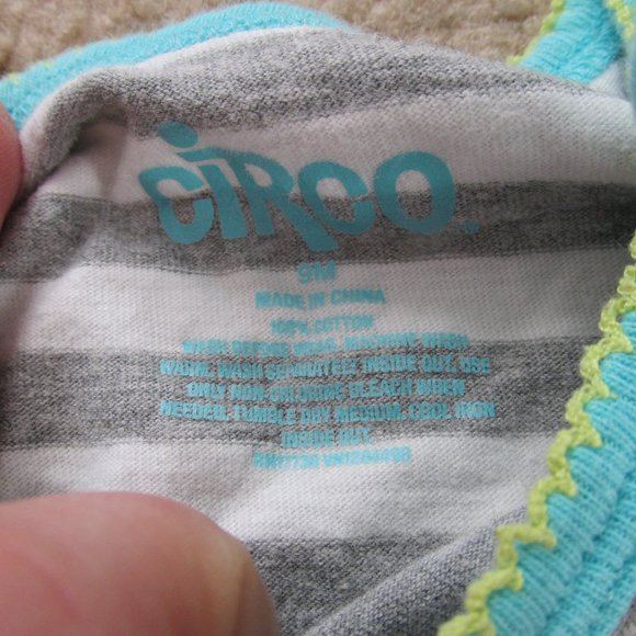 Circo One Piece Sleeveless Bodysuit Girls Size 9M Gray Polka Dot Infant‎ Snap - Picture 3 of 4